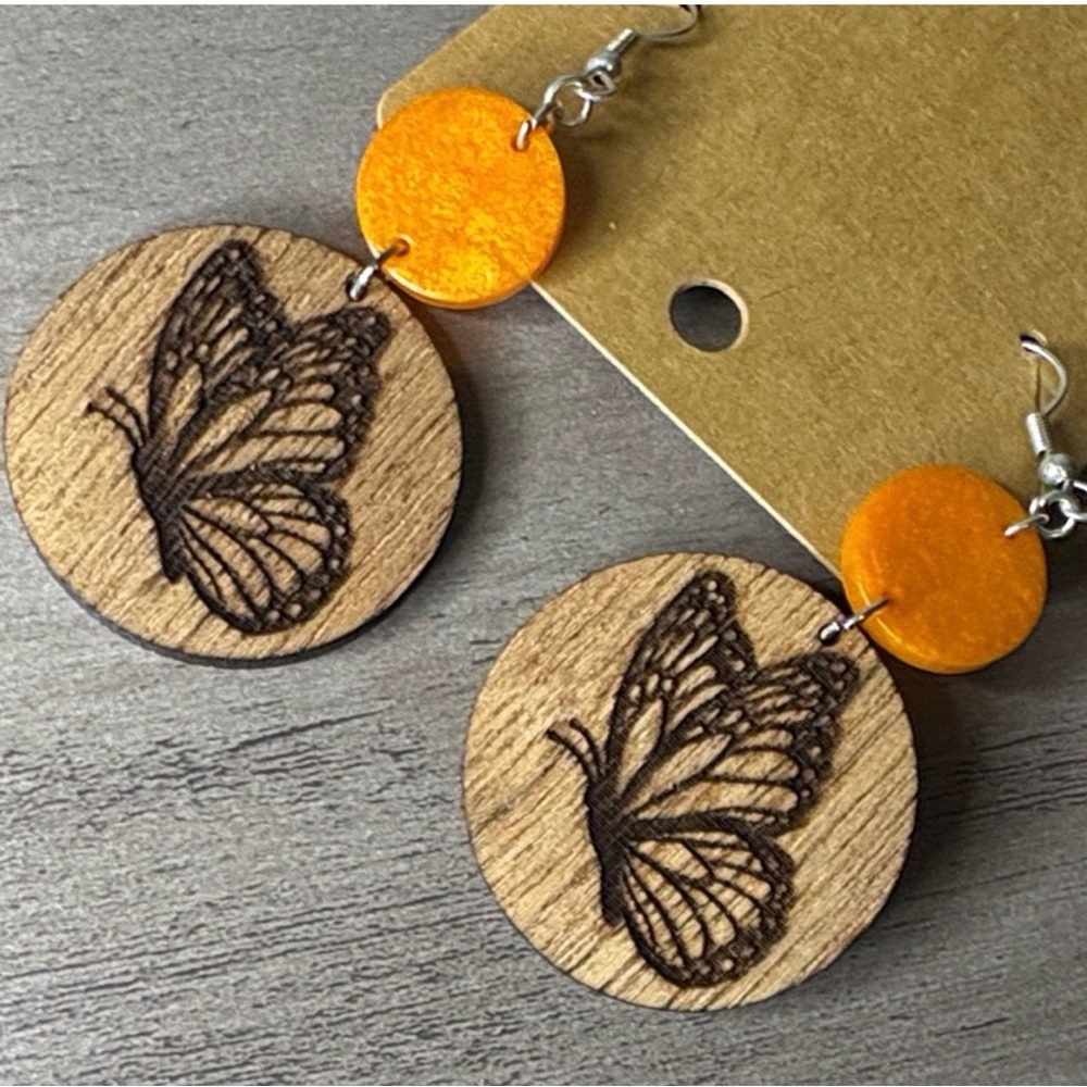 🦋🪵NWT Burnt Wood Orange & Brown Butterfly Earrings w/ Orange Accent Lightweight